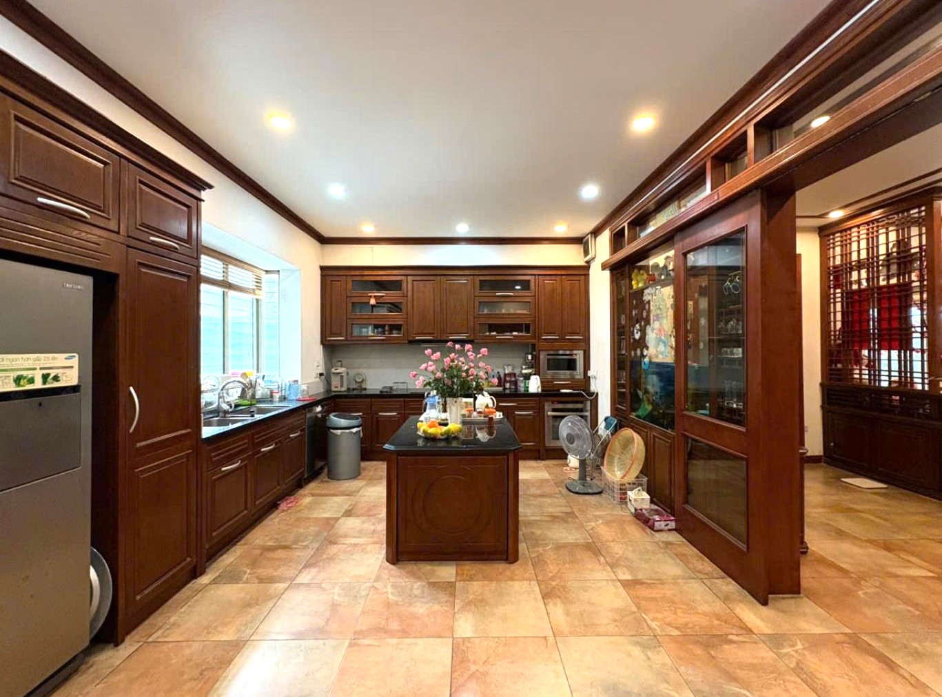 CỰC HIẾM ! BÁN BIỆT THỰ VƯỜN ĐÀO - LẠC LONG QUÂN SIÊU VIP 232M2 - 15M MẶT TIỀN - 6 TẦNG THANG MÁY - HÀNG XÓM LOTTE!